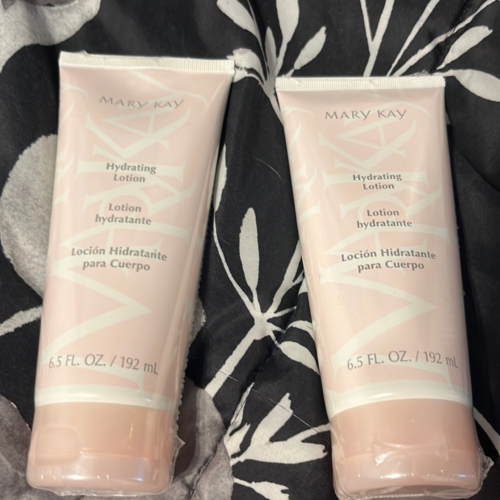 Mary Kay hydrating lotion new in wrapper